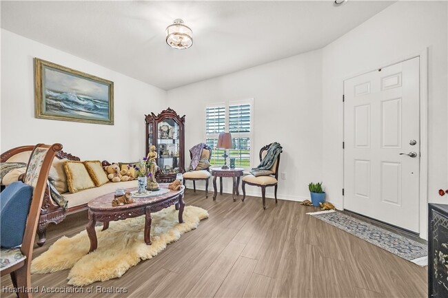 Foto del edificio - 5320 Pebble Beach Dr