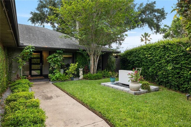 Building Photo - 337 Xanthisma Ave W