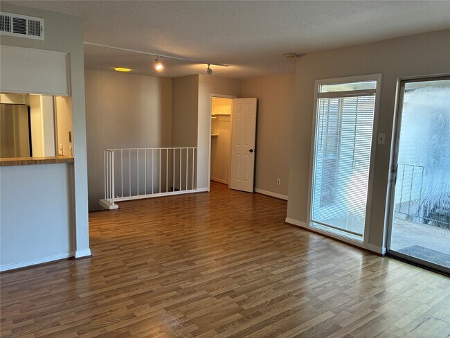Foto del edificio - 3400 Timmons Ln