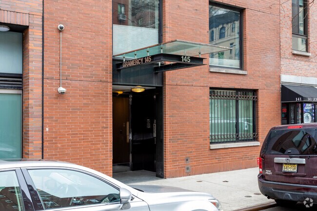 Entrance - 143 Lexington Ave