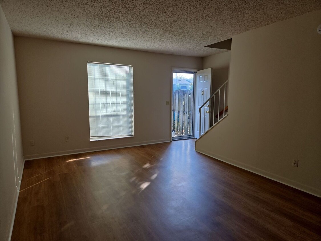 1 Bedroom, 1.5 Bath Townhouse - 1 Bedroom, 1.5 Bath Townhouse