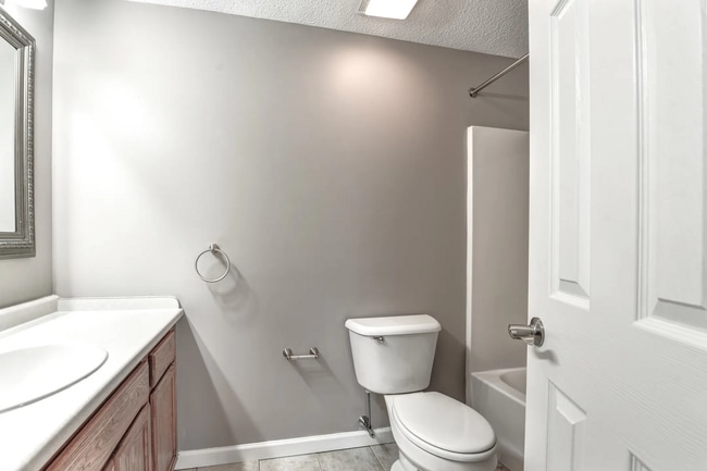 Building Photo - Village Green