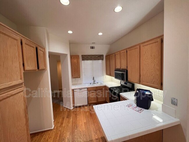 Building Photo - 27814 Sandstone Ct