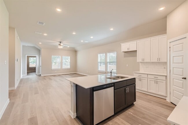 Foto del edificio - 4702 Deadwood Dr