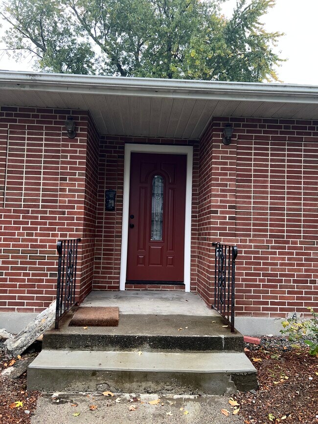 Building Photo - 8 Rosemont Rd