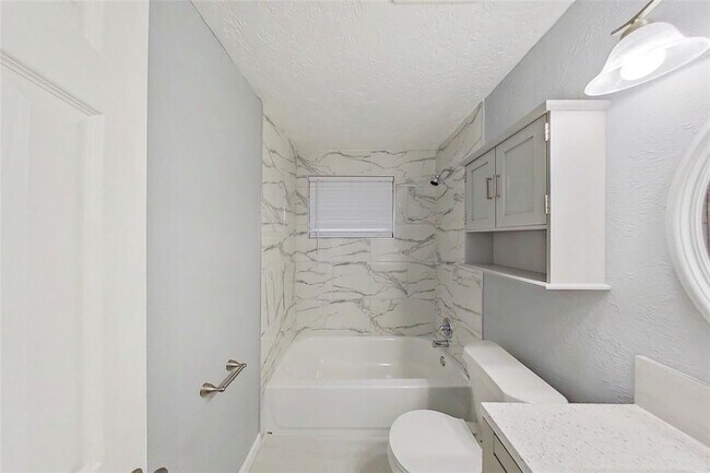 Building Photo - 4002 Prudence Dr
