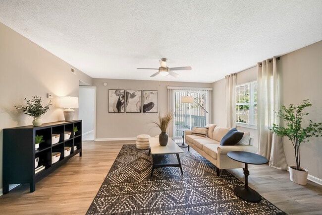 Building Photo - The Retreat at Concord Apartments