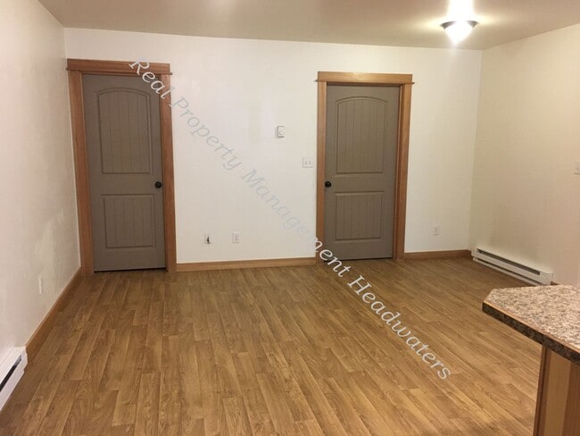 Building Photo - Linden 1408-1410