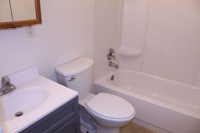 Building Photo - 1120 Lanore Dr