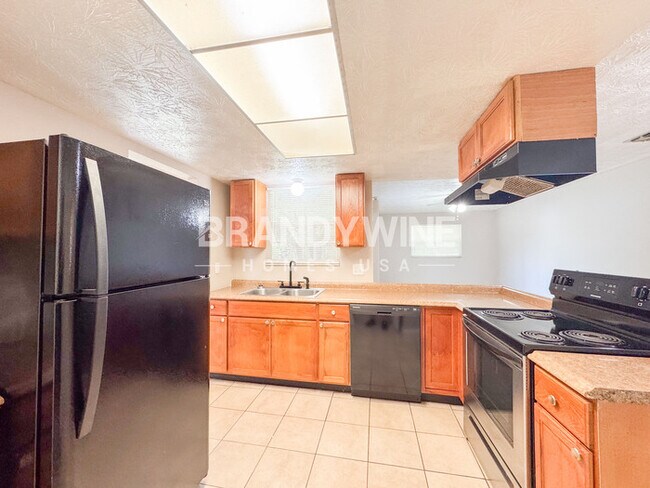 Building Photo - 807 Turtle Creek Dr N