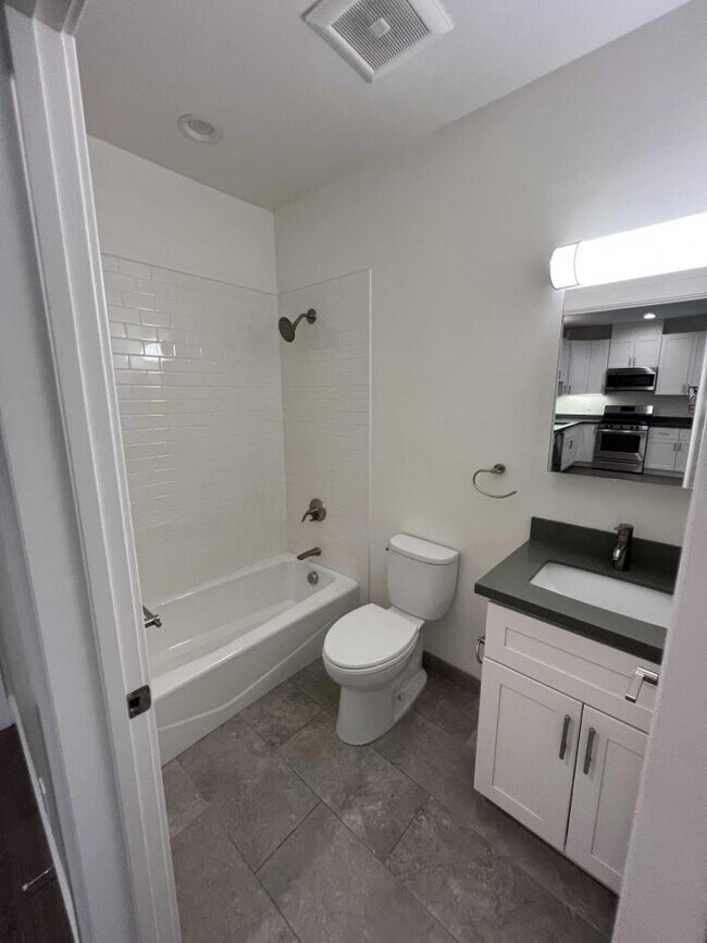 Building Photo - bedroom in Hayward CA 94541