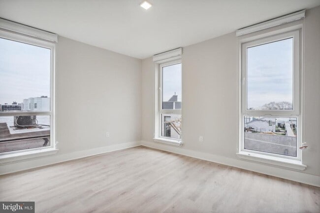 Foto del edificio - 1805 N Howard St