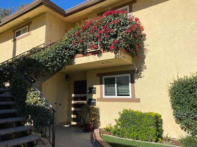 Building Photo - Peaceful views of the Ventura foothills 2+...