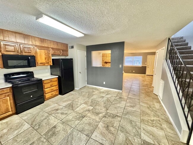 Building Photo - 3312 N Vista