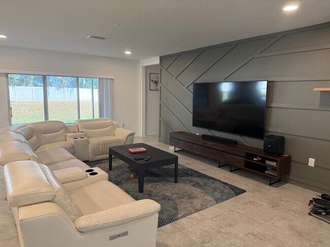 Foto del edificio - 12480 Hilltop Farms Dr