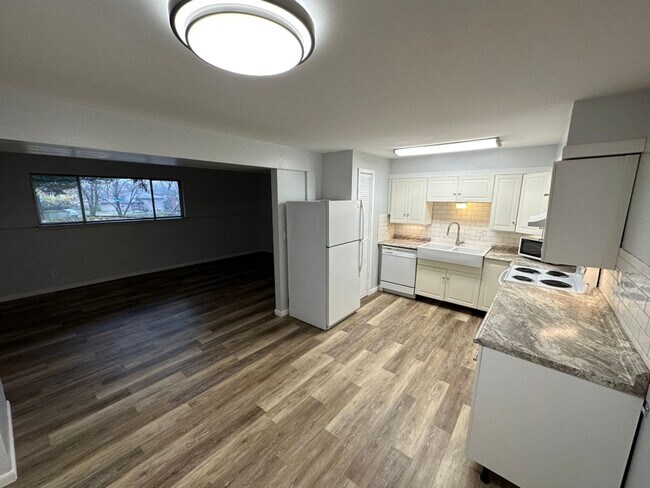 Foto del edificio - Conveniently located 2 bed 2 bath condo un...