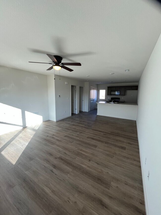 Foto del edificio - Newly Constructed Duplex