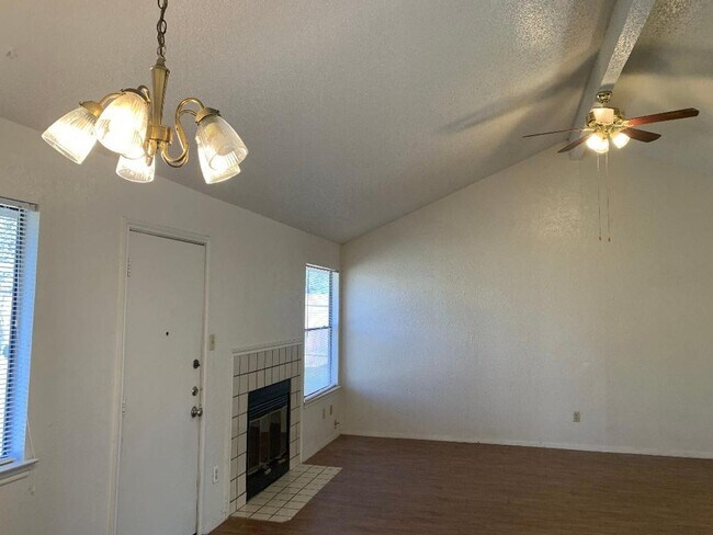 Building Photo - CLOSE TO DOMAIN, ARBORETUM, ACC NORTHRIDGE