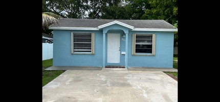 Building Photo - 860 NE 35th St