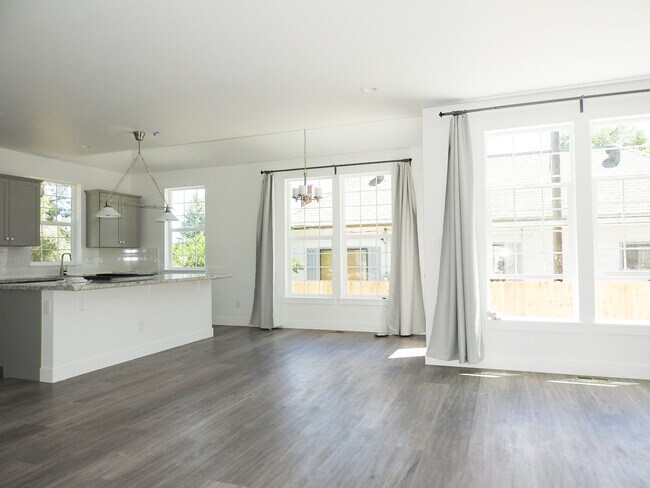 Photo - Large Backyard! House