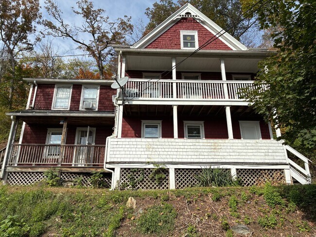 Foto del edificio - 13 Maple Ave
