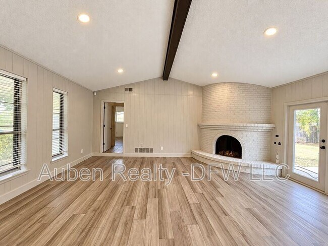 Foto del edificio - 2404 Kentfield Dr