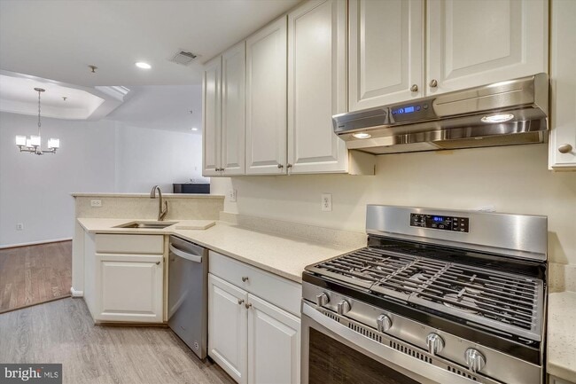 Building Photo - 10752 Symphony Way