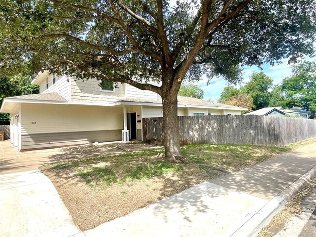Building Photo - 1207 W N Loop Blvd