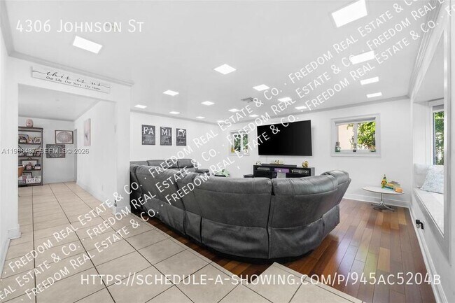 Foto del edificio - 4306 Johnson St