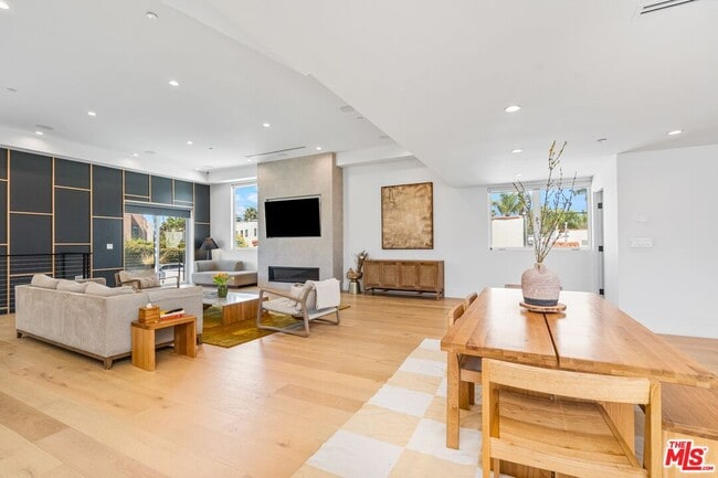 Building Photo - 656 California Ave