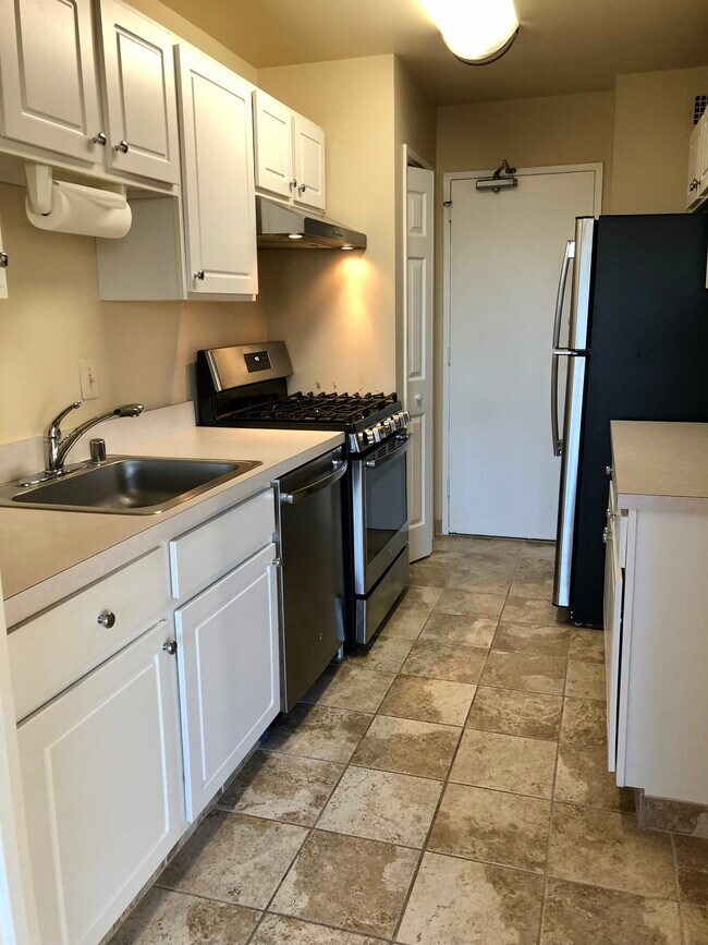 Building Photo - 1900 Lyttonsville Rd