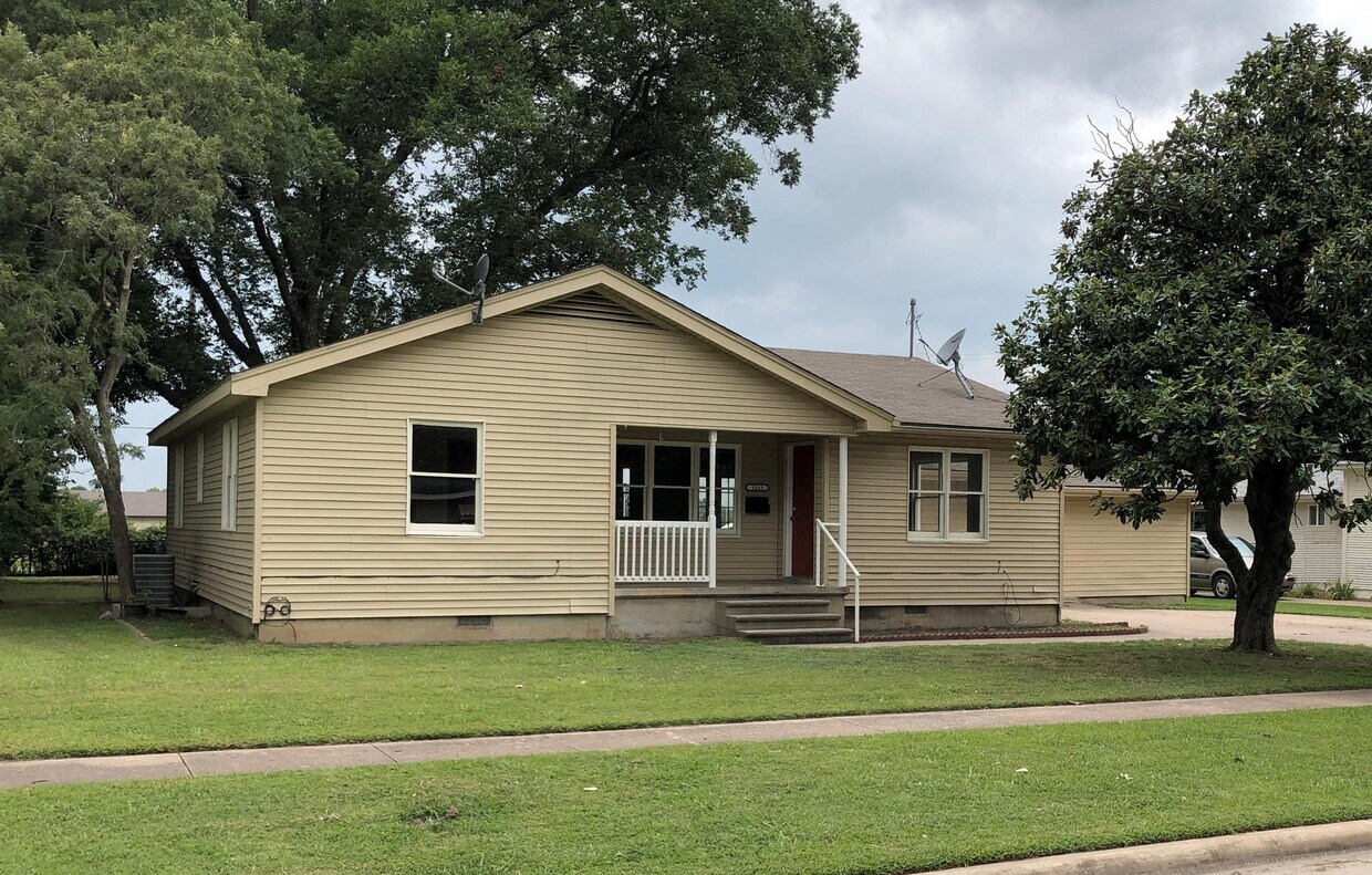 Foto principal - 1233 N Wyandotte Ave