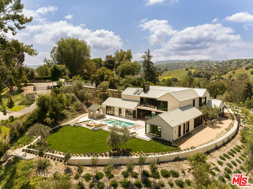 Foto principal - 24172 Lupin Hill Rd
