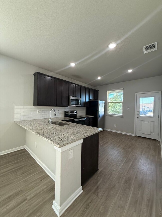 Foto del edificio - Charming 3-Bedroom Duplex in New Braunfels...