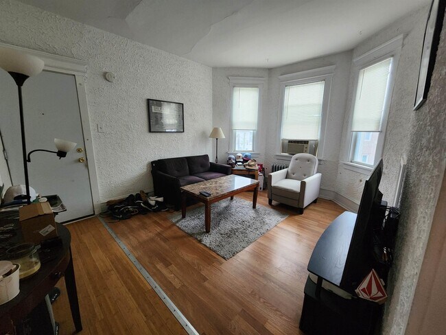 Building Photo - 5005 Ventnor Ave