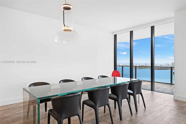 Foto del edificio - 650 NE 32nd St