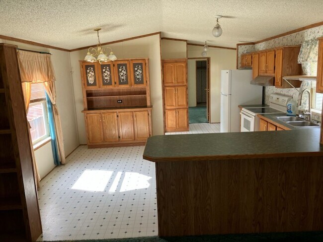 Foto del edificio - 3 bed, 2 bath Trailer house with outer sto...