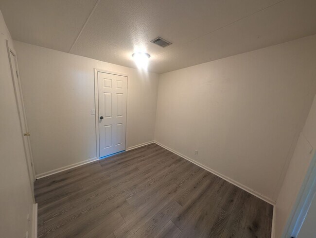 Foto del edificio - Remodeled 5 bed 3 bath Manufactured Home |...