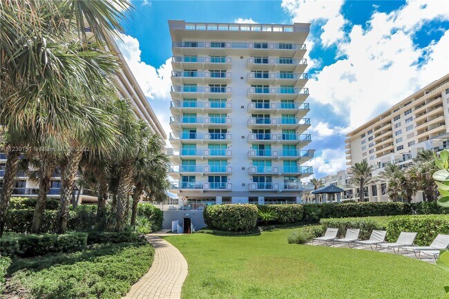 Foto del edificio - 9499 Collins Ave