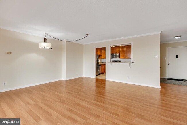 Building Photo - 307 Yoakum Pkwy