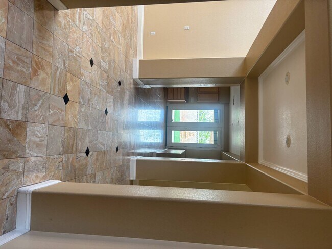 Foto del edificio - 3316 Lacebark Pine St