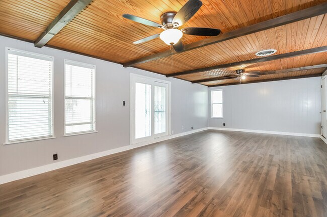 Foto del edificio - 5103 Redding Dr