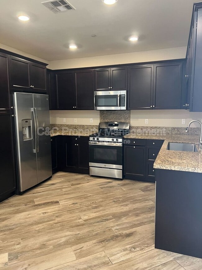 Building Photo - 6088 Sendero Ave
