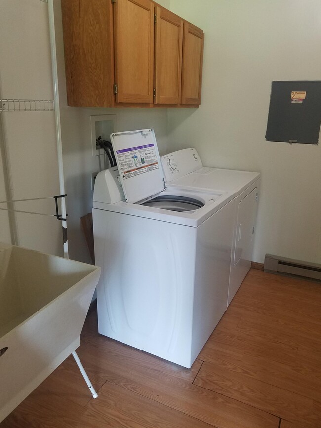 Building Photo - 75 Willow St SE