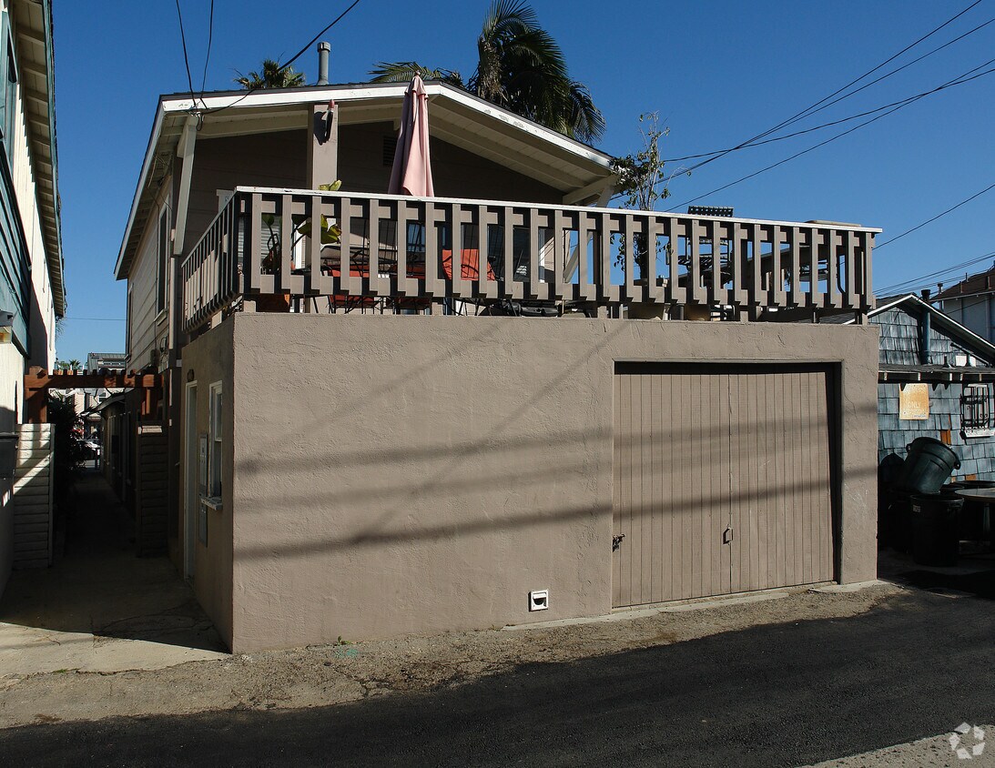 Building Photo - 1827 W Balboa Blvd