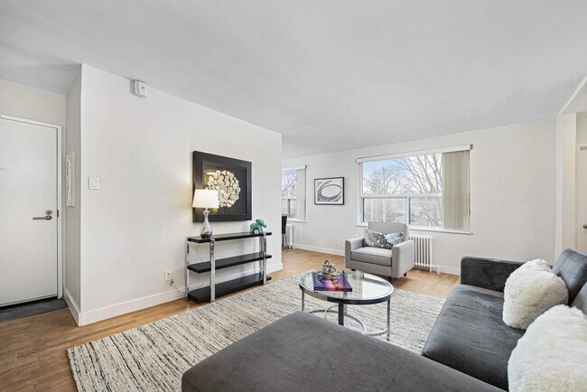 Photo du bâtiment - 5,7 & 9 Stag Hill Drive