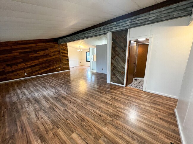 Building Photo - Cozy Country Home near Aumsville Ponds Par...