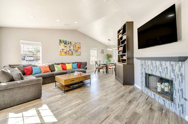 Building Photo - AVAILABLE NOW $200 off First Month Rent