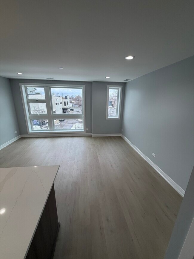 Foto del edificio - 2622 W Adams St