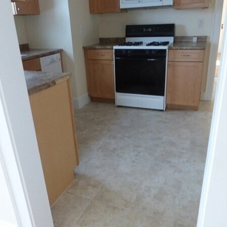 Primary Photo - 122 Holland St